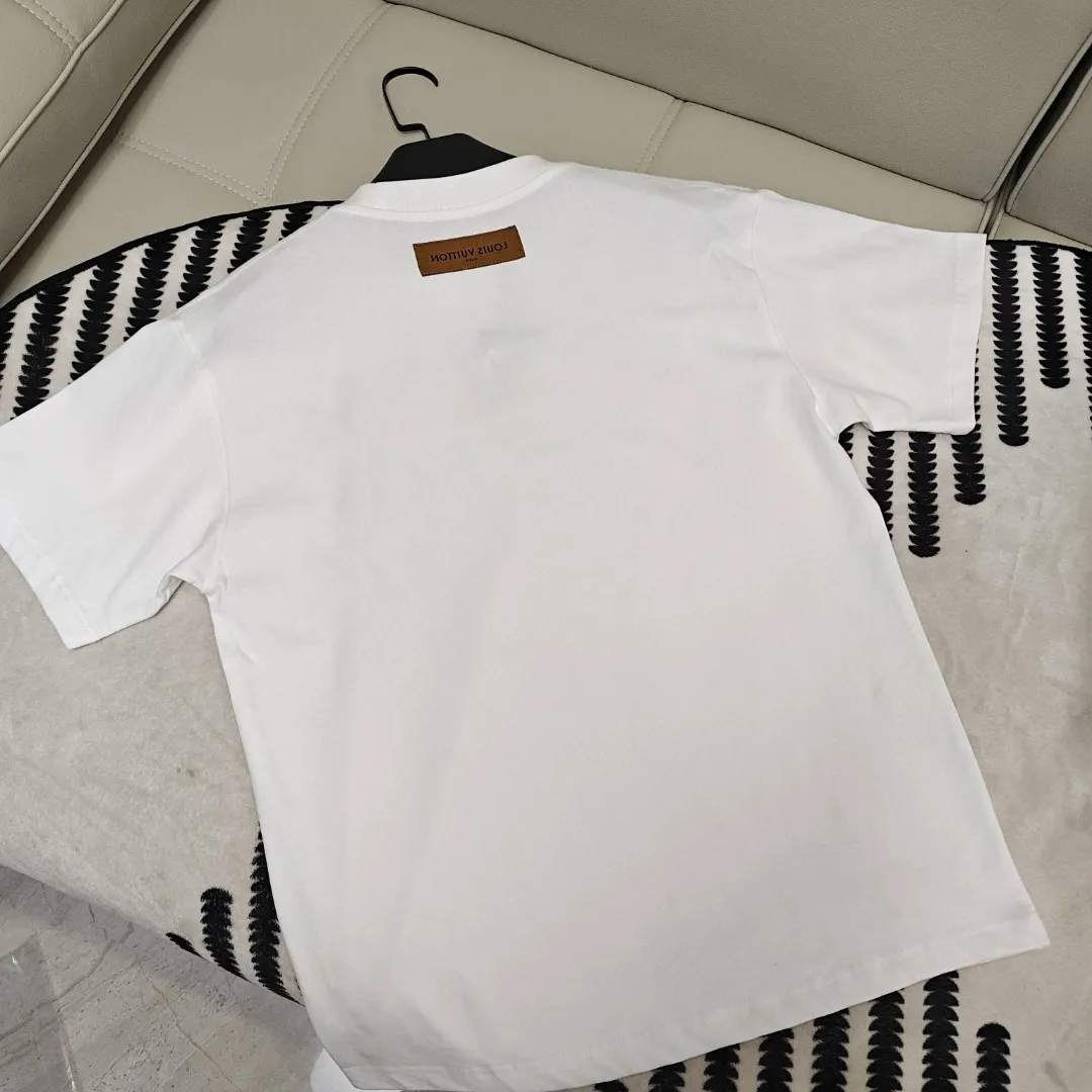 🅿️190 lv co-branded labubu🌟New summer style🎽made of pure cotton fabric, super soft and skin-friendly! High-end hand-painted printing with logo, design embellishment, neat and detailed wiring inside, making the upper body fashionable! High-end and versatile model, the quality is visible! Size: S-XXL Color: black, white